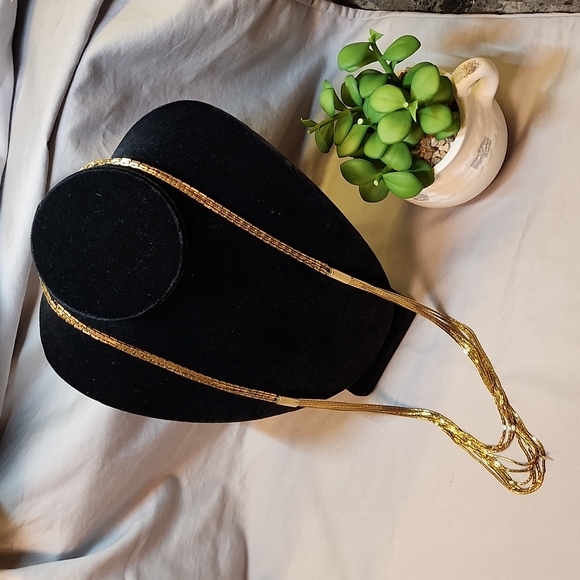 Michael Kors gold necklace - Picture 2 of 8